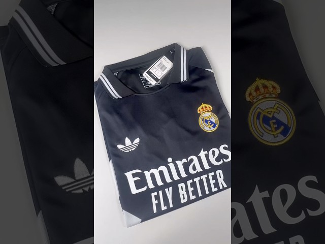 Vídeo relacionado con Camiseta Negra - Real Madrid CF Logo RM - Official Licensed Product - Talla XXL