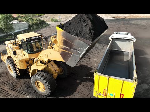 Caterpillar 990 Wheel Loader Loading Coal On Lorries With Two Passes - S.G.M Melidis - 4k