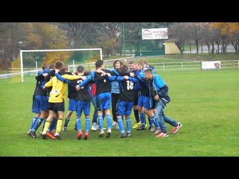 Radość juniorów po wygranej ze Ścinawą