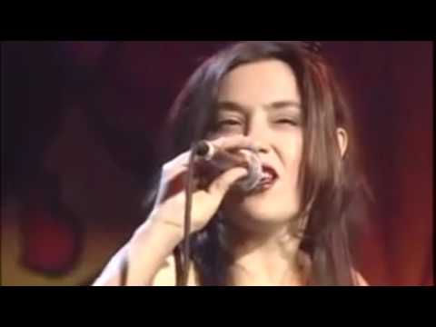 Fire of love - Gabriela Anders Studio vs Live version