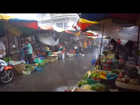 Market Food In The Rain - Heavy Raining In Phnom Penh Market - Cambodian Village Food