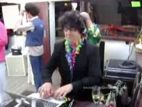 Dj Gigi el Amoroso pinchando en ibiza