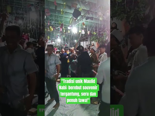 Tradisi Maulid dengan Memperebutkan Gerabah Yang Tergantung 