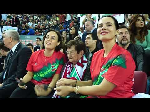 104 yaşındaki Karşıyakalı Meliha Şardağı Karşıyaka maçında...