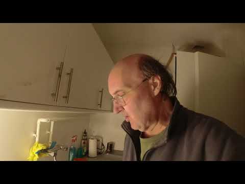 MongoTV_10885 - God LØRDAG Aften - Drikker Glas Kold Billig NETTO Cola Light