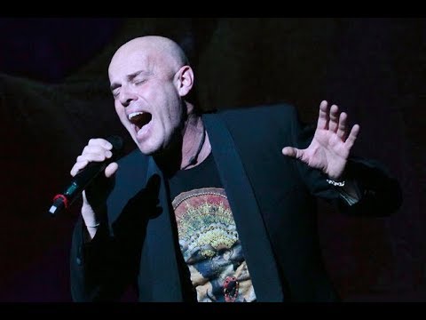 LA NOTTE DELLE STELLE 2015: Fabrizio VOGHERA canta "Il tempo delle cattedrali" e "Bella"