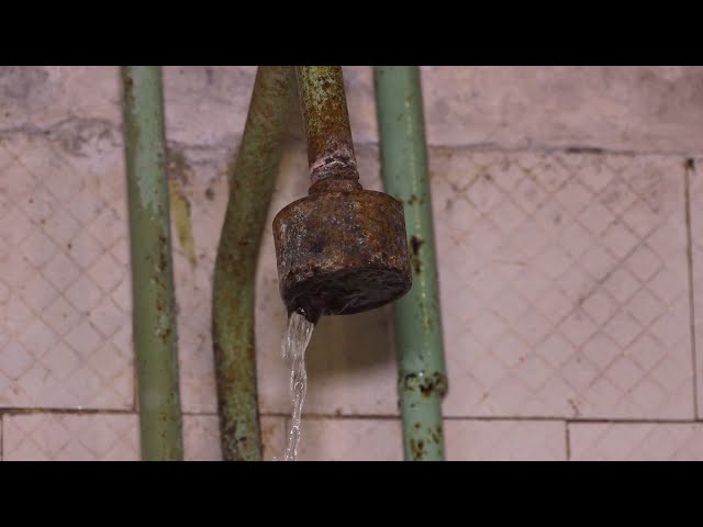 Жильцы дома №30 в 89-м квартале Ангарска живут в условиях, которые иначе как кошмаром не назвать