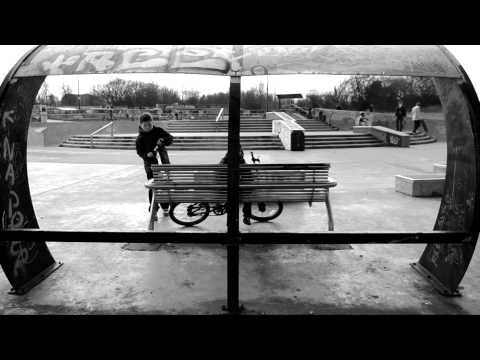Videoclip de Burslem Normals — Robbie Williams