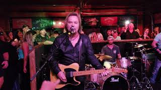 Travis Tritt playing Can&#39;t You See at Tootsies in Nashville, TN October 10, 2018