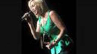 Kellie Pickler Live- Somebody to Love Me