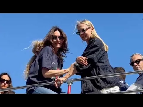 Le MOGLI di Conte e De Laurentiis insieme alla Festa Scudetto! 💙👩👩‍🦰