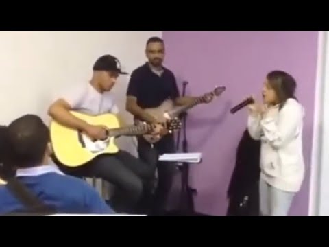 Elyssa Gomes - ENSAIO COM MÚSICOS PARA CULTO - CANTANDO MUSICAS DO CD DIMENSÃO DA ADORAÇÃO 