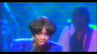 Gladys Knight - End of the Road Medley (LIVE)