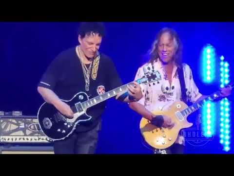 Kirk Hammett toca "Enter Sandman" e "Wheel In The Sky" com o Journey