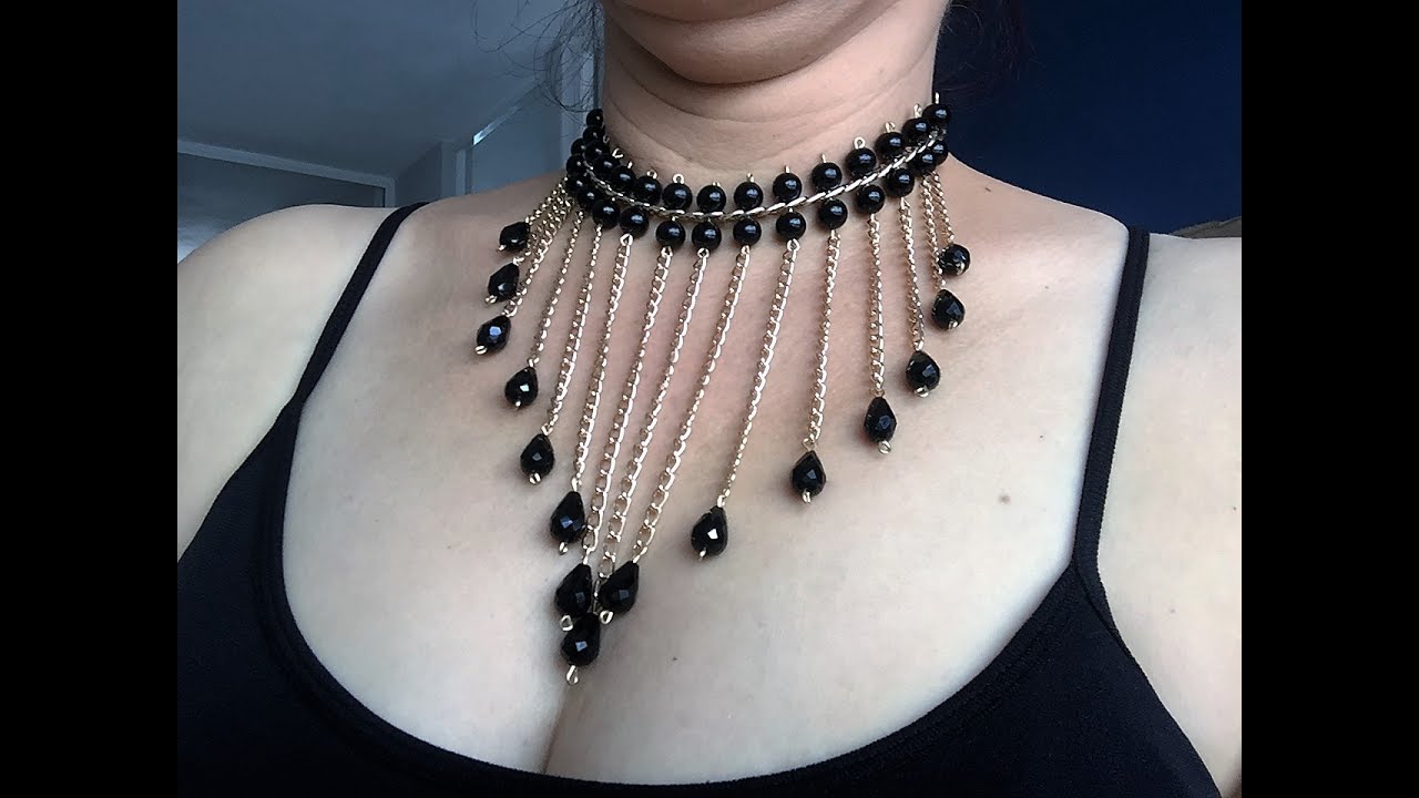 collar con perlas y cadenas