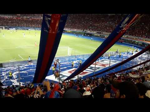 "Esta es la hinchada mas grande del Paraguay" Barra: La Plaza y Comando • Club: Cerro Porteño