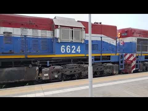 Gr- 12 (6630) + Gr- 12 (6624) con un Tren Cargado de N.C.A a su pasó por "Estación La banda" 🚂☁️🇦🇷