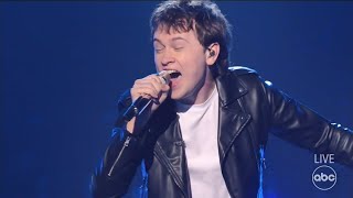 American Idol 2022   Fritz Hager Ditches Guitar to Sing Youngblood