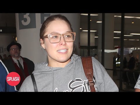 Ronda Rousey Wasn't Happy With Photographers & Autograph Seekers At LAX