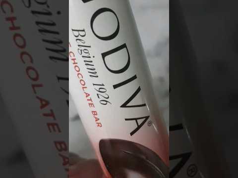 #satisfying Godiva Chocolate bar (Belguim Chocolate)#shortvideo #food #asmr