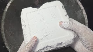 Download lagu Gym Chalk ASMR Chalk Crushing Filling the bucket with melting soft chalk #gymchalkasmr #chalk mp3