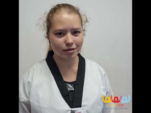 בנות מדברות טאקוונדו