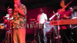 THE CUBAN SALSA BROTHERS IN BAR 7 BACHATA BESAME MUCHO.wmv