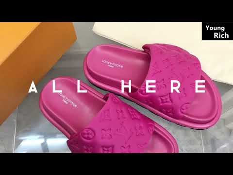 Is this a must-have item missing from your wardrobe? 🛍️🤔