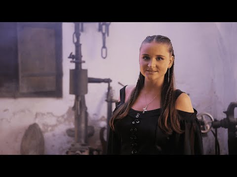 Mirka Soukalová - Vetkaná do růží (OFFICIAL VIDEO)