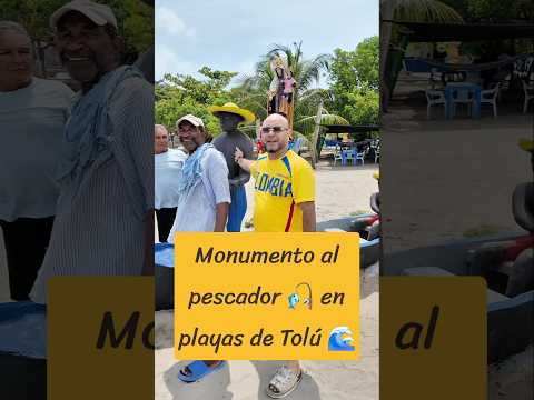 Apreciando monumento al pescador, en playas de Tolú 🌊