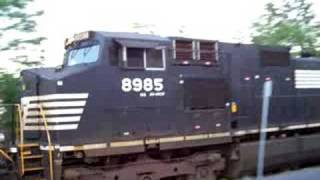 preview picture of video 'Norfolk Southern 8985 at Geneva, NY'