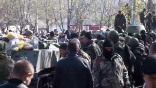 preview picture of video 'Военные в Краматорске 16.04.2014'