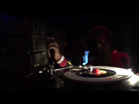 Entebbe Soundsystem ft mc (uk) - Dubwise & Cup Of Tea ls Saxofoon Dub