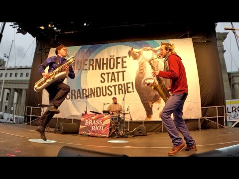 Brass Riot auf der "Wir haben es satt!" Demo Berlin 21.01.2023