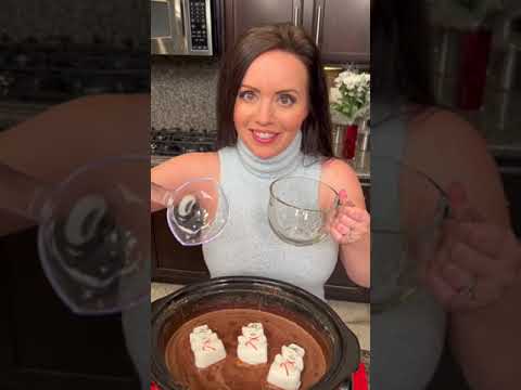 Crockpot hot chocolate is so easy! 😋