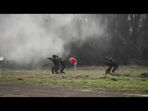 Obuka vojnika na dobrovoljnom služenju vojnog roka u 63. padobranske brigade