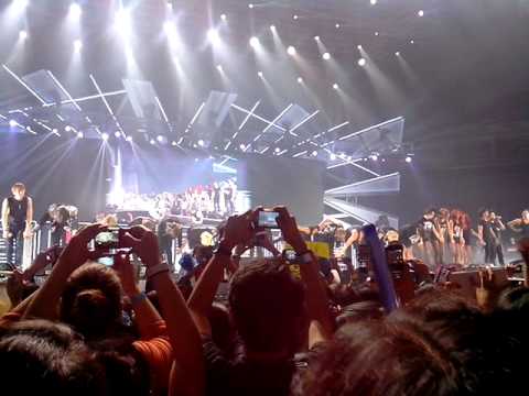 131024 Super Junior and Dancers Bow - SS5 Manila (Ending)