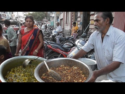 Mehanati Kaka (Laborious Uncle)| Paratha /Sprouted Peas /Spicy Potato | Street Food Varanasi Video