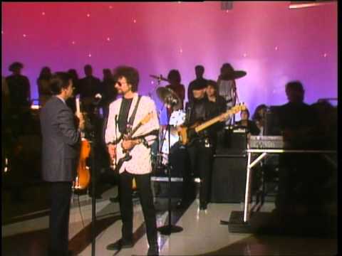Dick Clark Interviews Electric Light Orchestra - American Bandstand 164:86