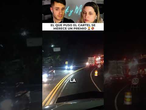 Thumbnail for Hombre se burla de un letrero de carretera súper obvio y se hace viral 🛣️😂 by Obvio!