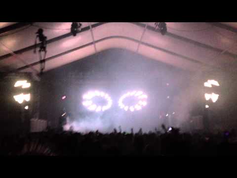 Beginning of Zombie Nation - Sander Van Doorn live @ Escape from Wonderland