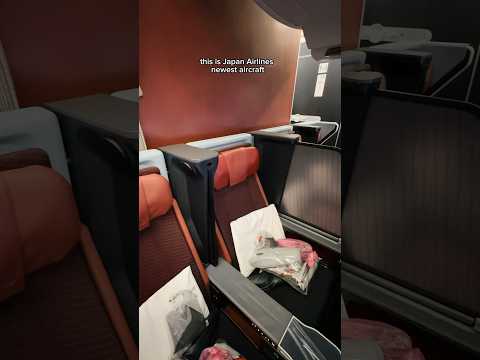 The quickest yes I’ve ever said in my life - trying Japan Airline’s newest premium economy #JAL