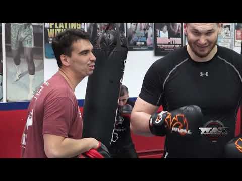 Arslanbek Makhmudov, introduction and first pro fight