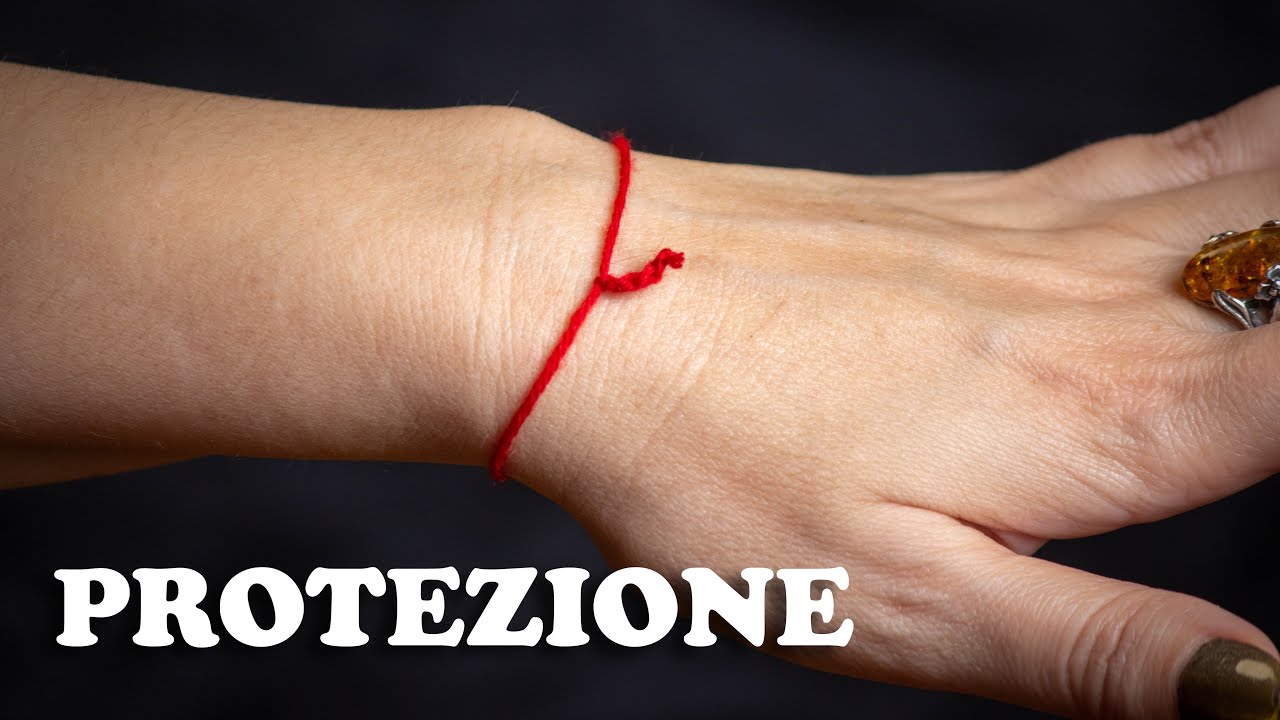 Come legare correttamente il filo rosso al polso.