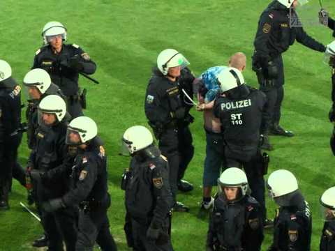 HARTBERG VS. GAK RELEGATION 08.06.2012 - PSYCHOS STÜRMEN DEN PLATZ.flv