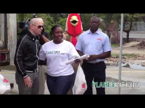 Mr 305, Dj Laz, Power 96, & 411 Pain give away thousands of turkeys in Miami for Thanksgiving 09..