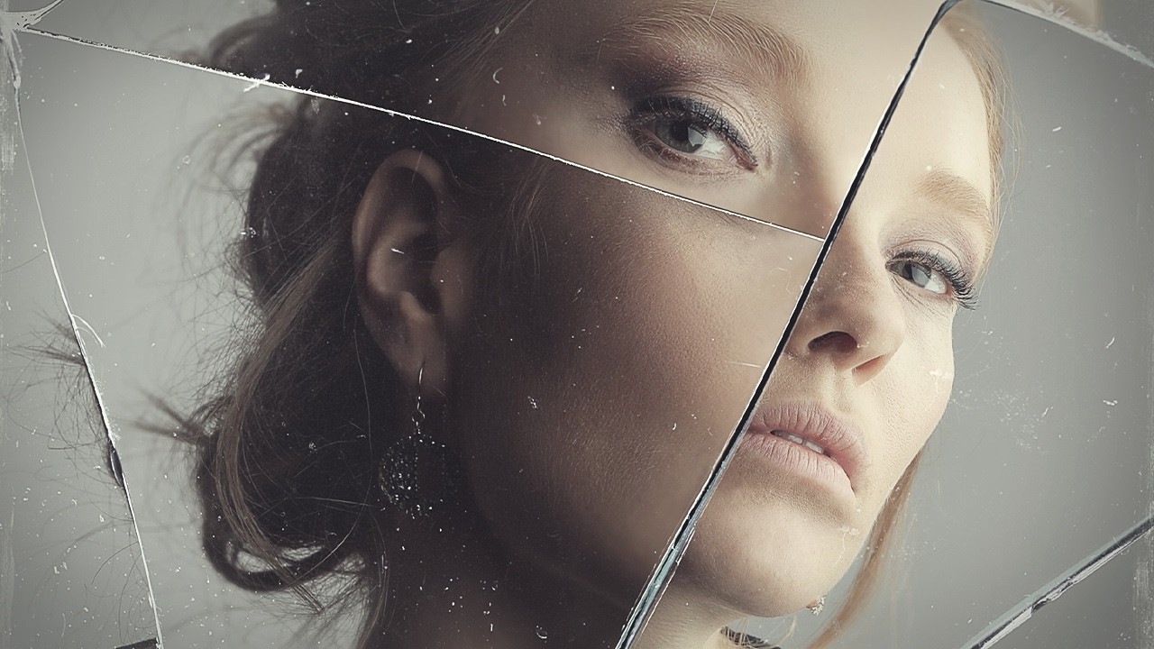 Broken Mirror Effect - Photoshop Tutorial