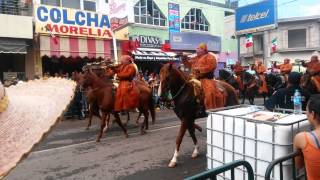 preview picture of video 'Desfile 22 de Octubre 2014 Apatzingán Part: 5 (caballos)'