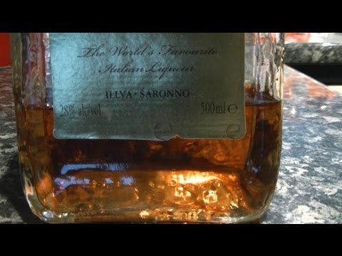 How to make Amaretto, a liqueur of apricot stones and vanilla