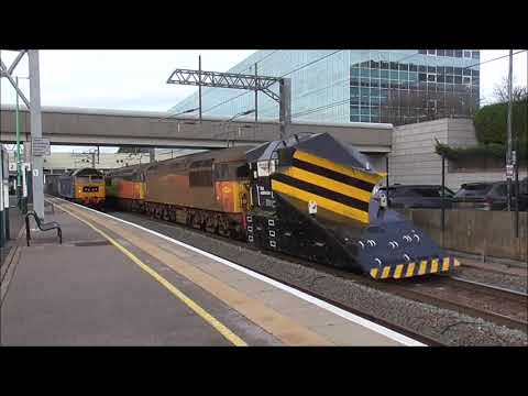 Colas 56302 + 113 on a snowplough move at Milton Keynes Central 08/12/25